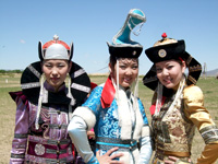 モンゴル舞踊の女性