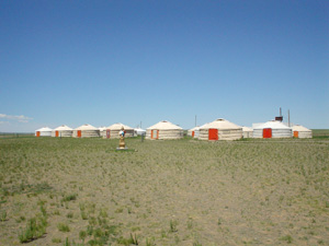 南ゴビの大地にあるツーリストキャンプ。